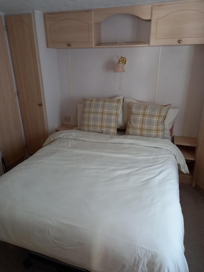 Holiday Home ฟอร์ฟาร์ ภายนอก รูปภาพ